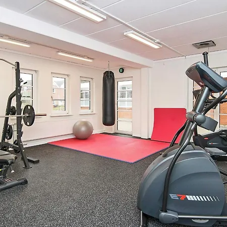 6 Person In Romo-by Traum