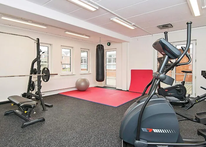 6 Person In Romo-by Traum